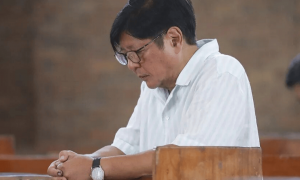 南海爆发激烈对峙，菲方主力舰高速飙船，迎头撞上中国海警艇